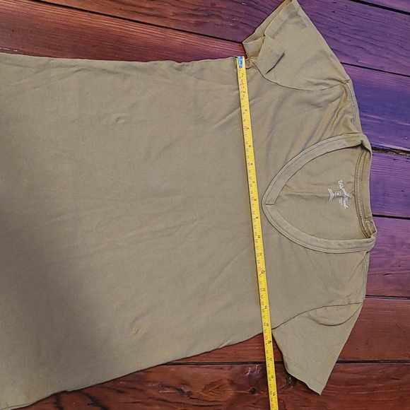Universal Threads Goods Co. V neck Tshirt, EUC, - Picture 5 of 5